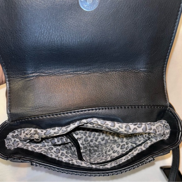 Classic Steve Madden Black Textured Crossbody Bag with Silver Details - Picture 4 of 8